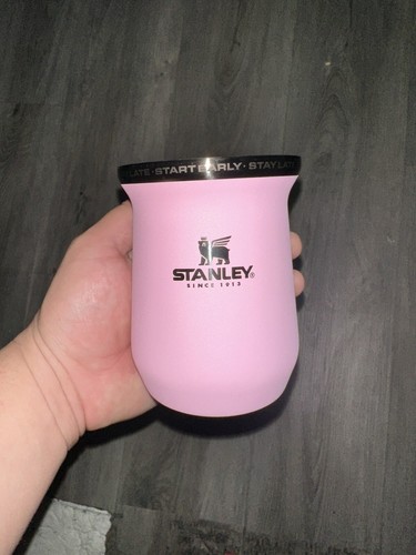 Mug Stanley X Messi Goat 8 Oz Avec Paille - édition Limitée Mate, Couleur Rose