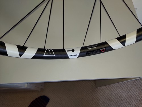 Set ruote in carbonio FFWD OUTLAW AM - 27,5" - MTB/Ghiaiaiaia - mozzi DT Swiss 240 - nuove. - Foto 2 di 12