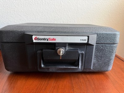 SENTRY SAFE 1100 FIREPROOF 14'' X 10'' SECURITY BOX WITH 1 KEY BLACK
