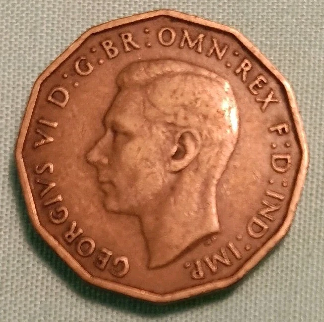 Moneda planta de tres peniques de la era de la Segunda Guerra Mundial Gran Bretaña 1937 en muy buen estado+. (N195) Foto 2 de 2