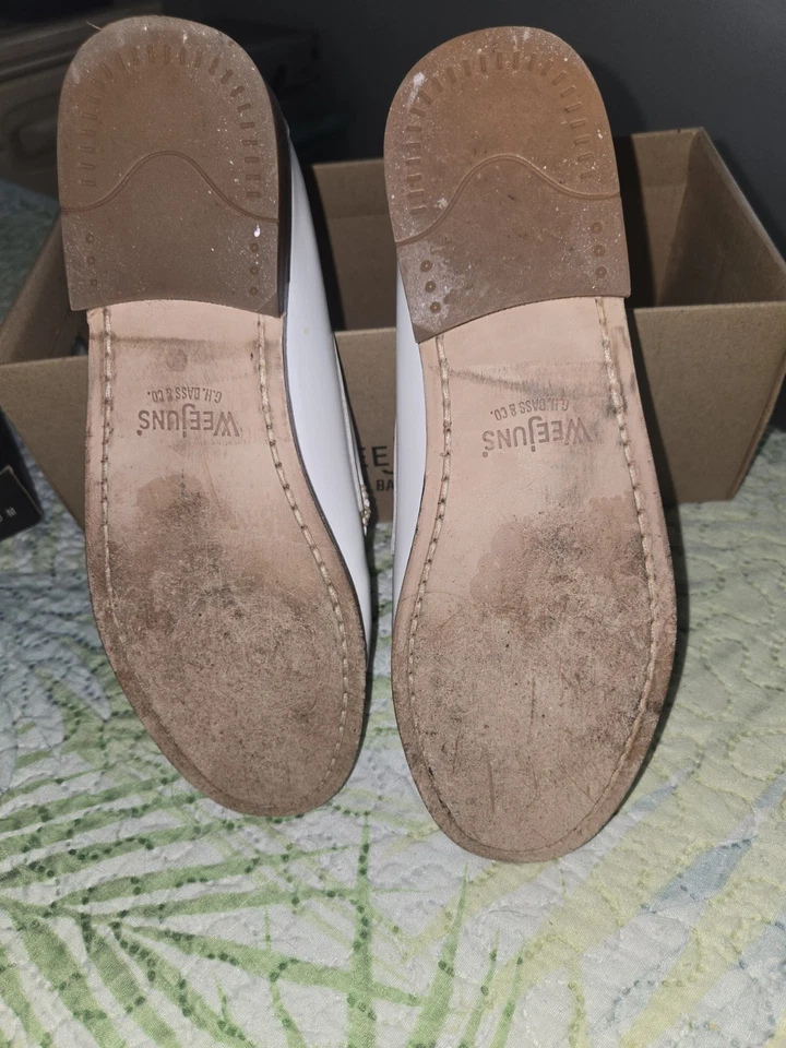 Mocasines clásicos Bass Weejuns talla 7 charol blanco preppy borla pastel defecto Foto 4 de 4