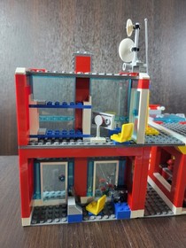 Lego City Set #7208 - Fire Station Released in 2010, 100% Complete w/Manuals