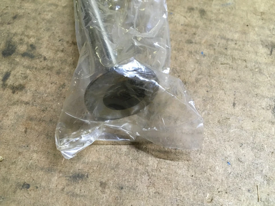 New TRW V-2061 Engine Intake Valve QTY 1 - Image 4 of 4