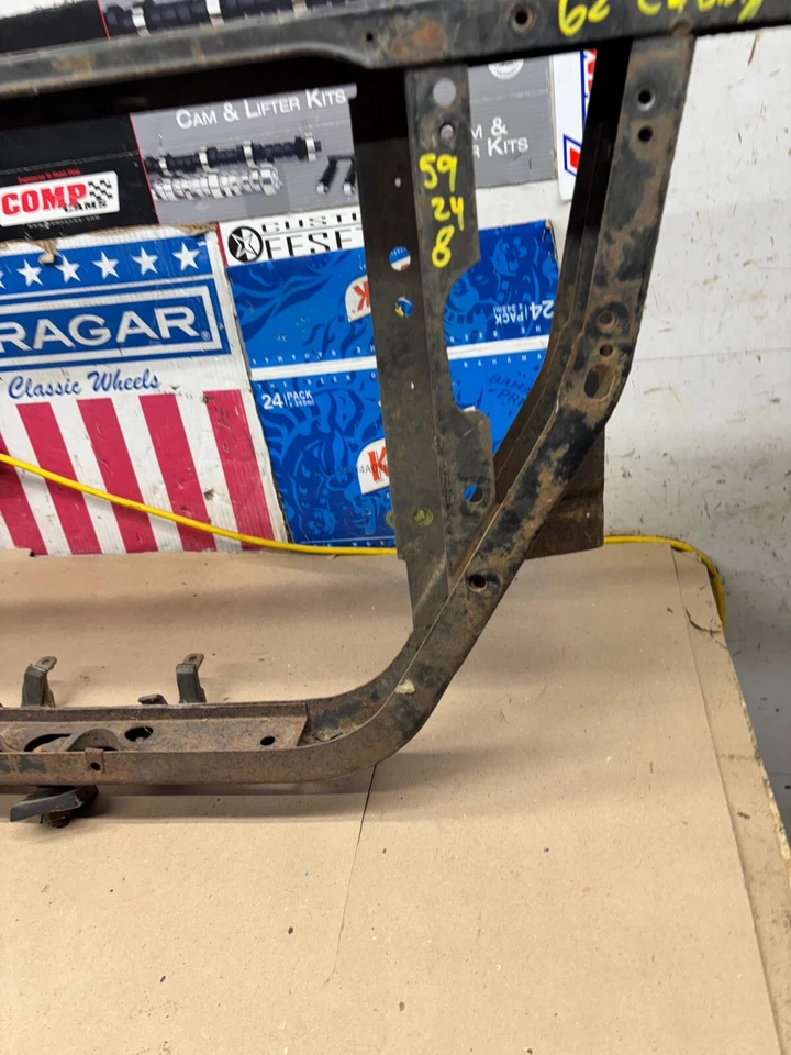 1961 1962 1963 SUPORTE PARA RADIADOR CADILLAC 61 62 63 SUPORTE PARA CABIDE DIANTEIRO CADDY - Imagem 3 de 4