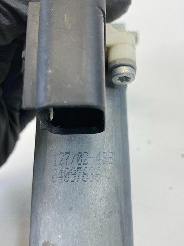 2005-2010 Chrysler 300 Front Left Driver Side Door Window Motor 994668-102 OEM - Picture 7 of 10