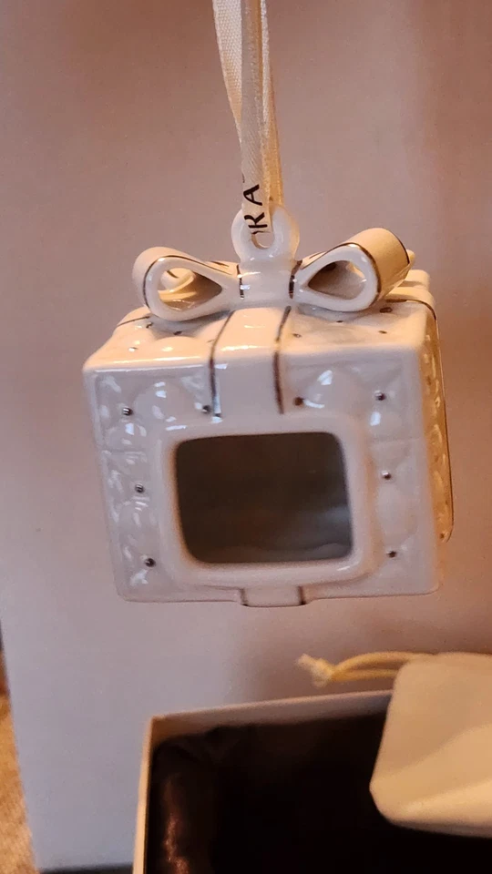 Pandora Holiday 2016 Porcelain Present Christmas Ornament with mystery jewelry - Image 3 of 4