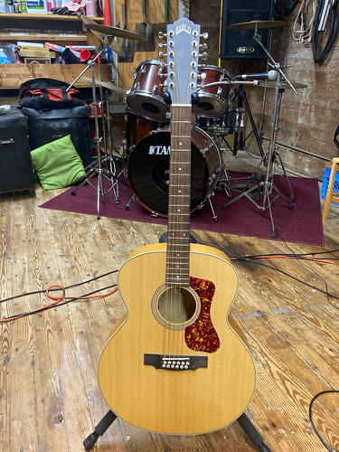 Guild 12-String Jumbo Acoustic/Electric Guitar F-2512E