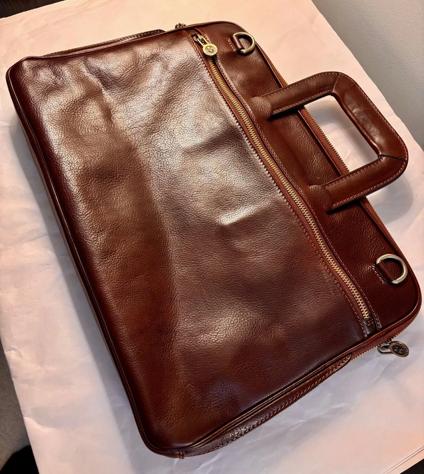 Maletín de cuero delgado Time Resistance, marrón oscuro italiano, usado Foto 2 de 4