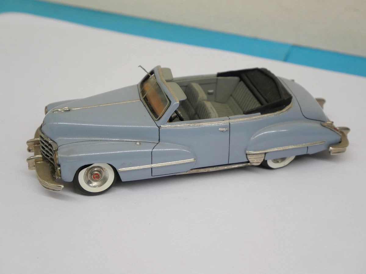 Voitures, camions et fourgons miniatures en résine Cadillac