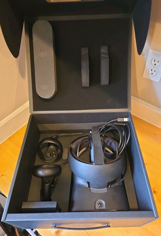 Oculus Rift S PC-Powered VR Gaming Headset - Tested & Works, Excellent condition
