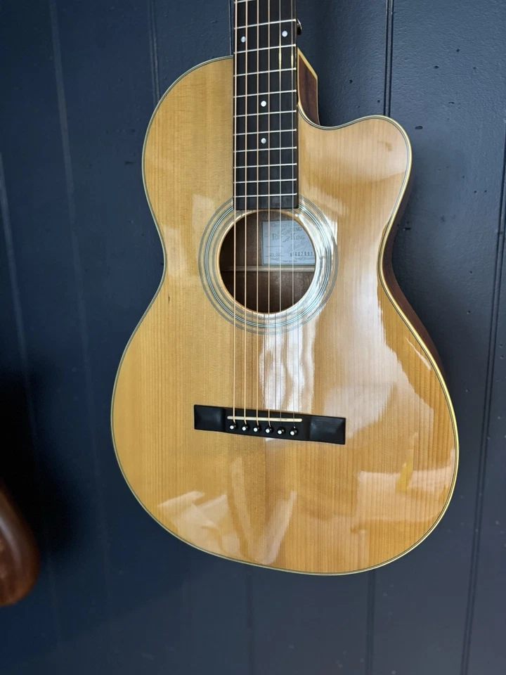 Guitarra acústica de salón Recording King RP1-16C tapa de abeto torrificada y bolsa de concierto Foto 2 de 4