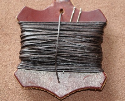 Starkes braunes 1 mm dickes Leder Nähen Hand Nähen Garn gewachst mit 2 Nadeln