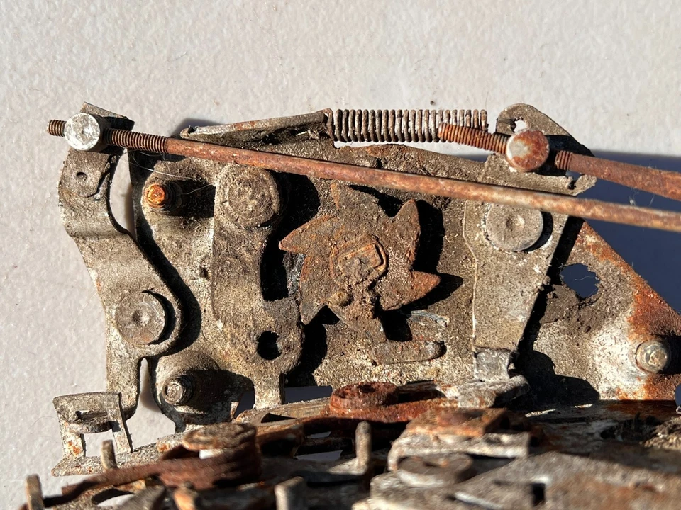 Buick Roadmaster Super Rh 1956 conjunto de pestillo de cerradura de puerta delantera derecha 56 Foto 3 de 4