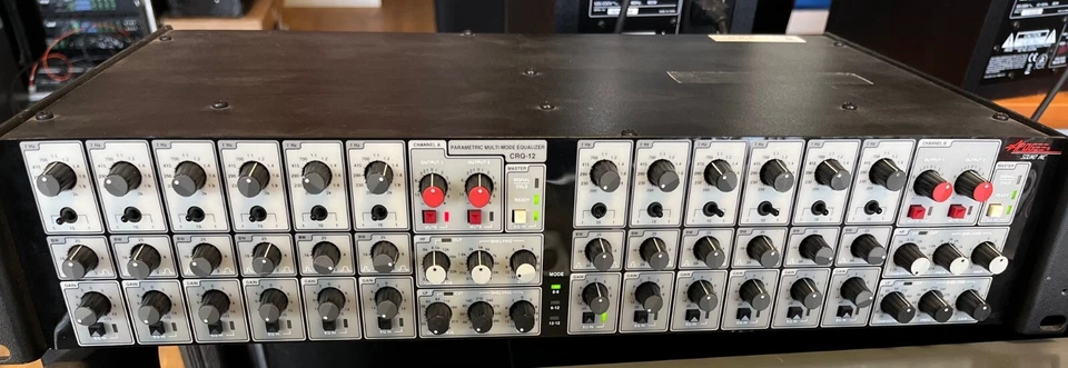Égaliseur paramétrique Apogee CRQ-12 6 bandes étagères filtres HP/LP - Photo 2/4