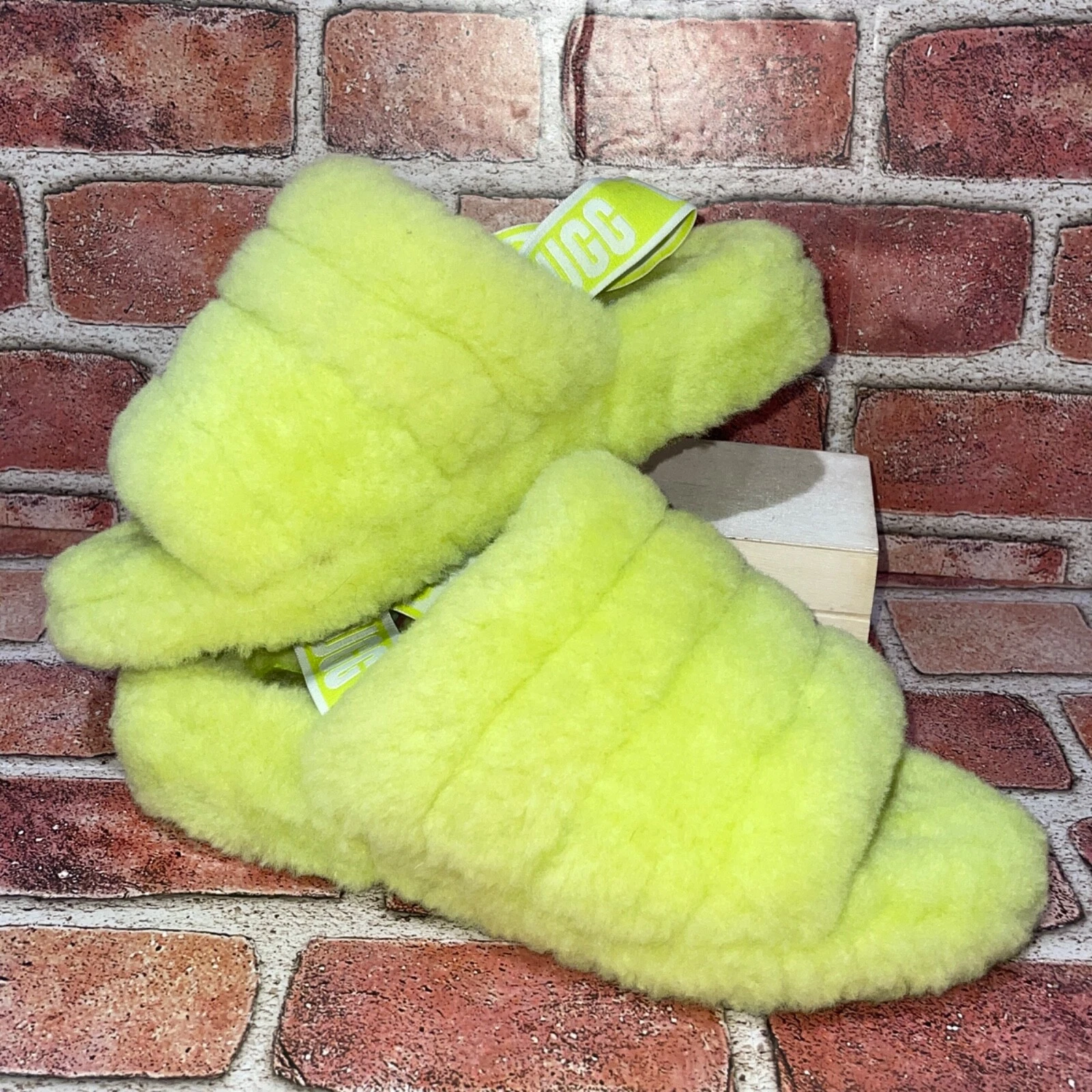 Sandalo usa UGGff Fluf Yeahgback Sling verd fluoia t 8095119