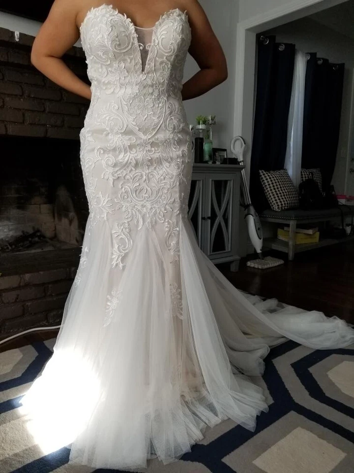 Vestido de novia Alfred Angelo ajustado y acampanado talla 6 Foto 3 de 4