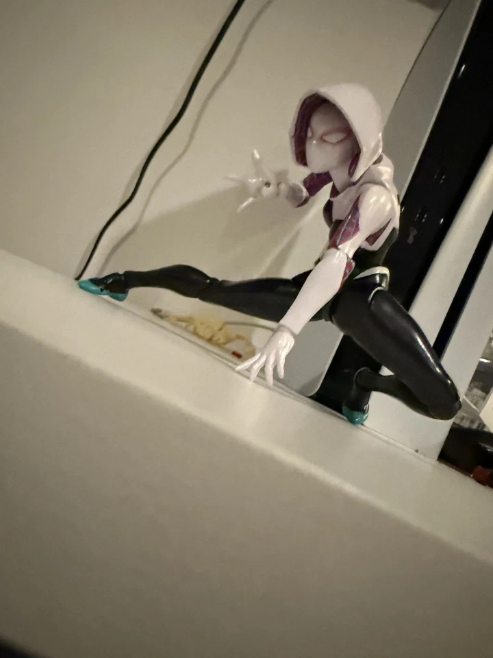 Figura de acción Kaiyodo Revoltech Amazing Yamaguchi 004 Spider-Gwen Foto 4 de 4