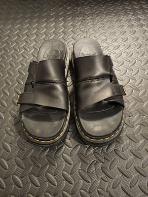 靴 Dr.Martens DAXTON Daxton Leather Slide Sandals in Black Brando | Dr. Martens