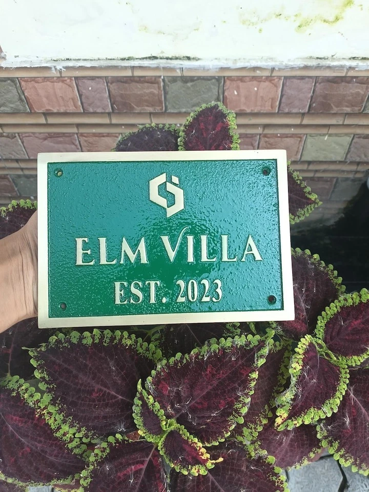 Placa de dirección de latón personalizada: placa de dirección de latón de fondo verde tradicional Foto 4 de 4