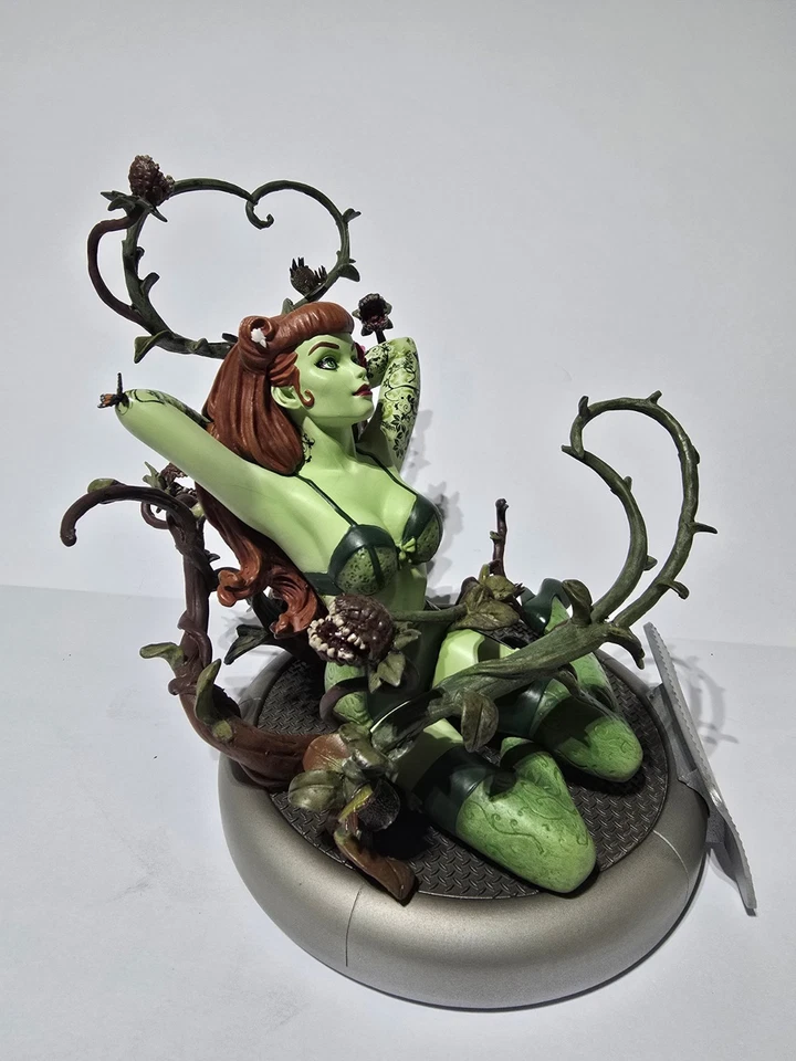 DC Collectibles Comics Bombshells Hiedra Venenosa Edición Limitada Estatua Ant Lucia Foto 3 de 4