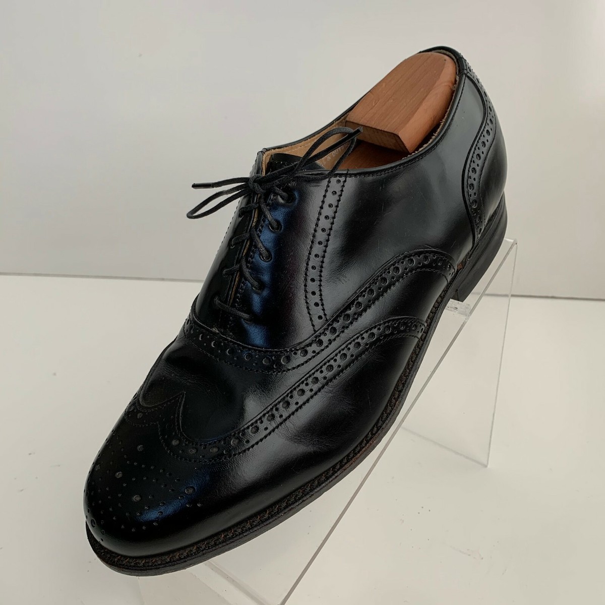 Thom McAn Oxford Wingtip Brogue Black Leather Almond Toe  display picture 1