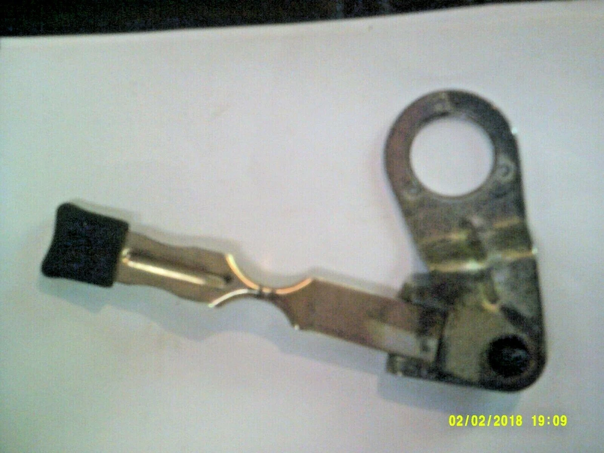 Used Snapper Walk Mower Right Rear Wheel Arm 32722 HOC Latch