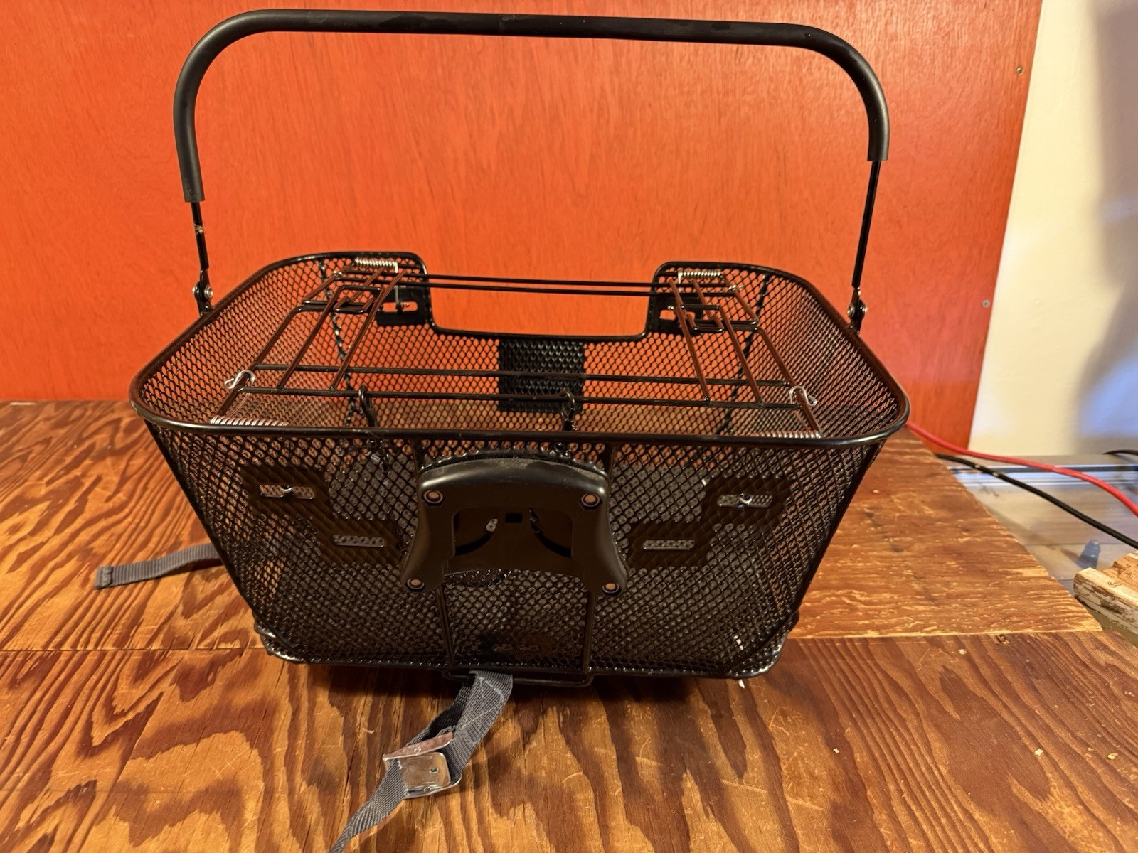 Axiom Bike Basket Pet Transporter Clips Onto The Rack W/Or W