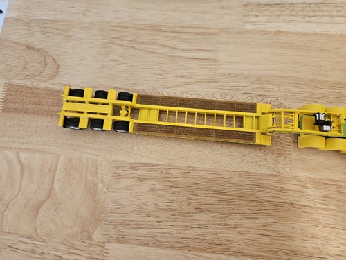 DCP 1/64 Yellow Green Tri-Axle Peterbilt 389 Fontaine Lowboy Trailer 60-1974 - Picture 3 of 5