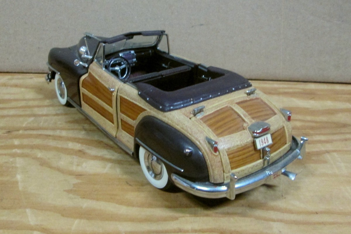 1948 CHRYSLER TOWN & COUNTRY, 1:24 Scale - FRANKLIN MINT, In
