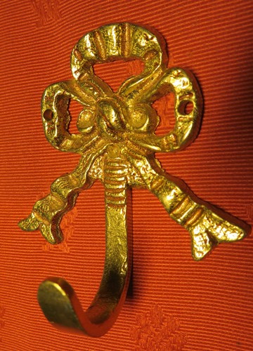 TUCHAUFHÄNGER / HANDTUCH BRONZE vergoldet BAND geknüpft Louis XV
