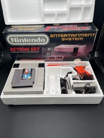 Nintendo NES Action Set Console with Zapper Controllers Game & Box No Power Cord