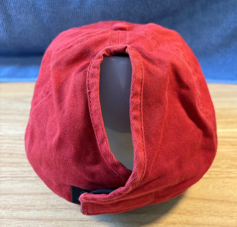 Оригинальная винтажная красная однотонная крышка FILA, бывшая в употреблении, отличное состояние товара - Изображение 4 из 4