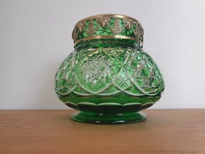 Cristal Coloré Et Taillé , Vase Pique Fleurs , Au Décor De Bélier , XX°. - Photo 1/4