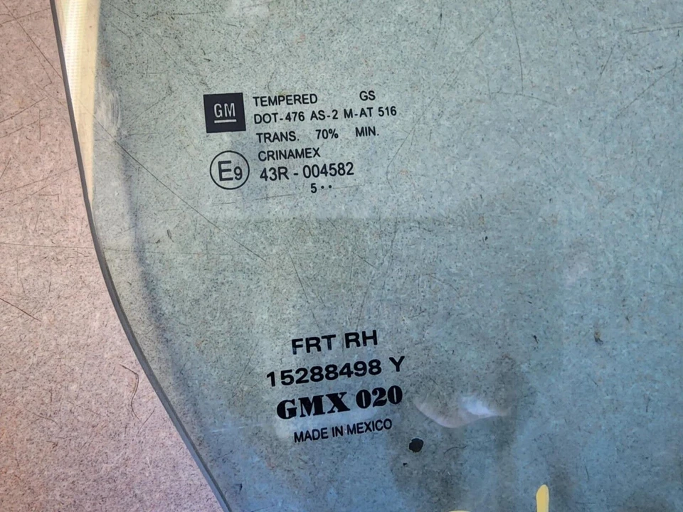 06-10 Saturn Sky Pontiac Solstice OEM Passenger side Door Glass RIGHT - Image 2 of 3