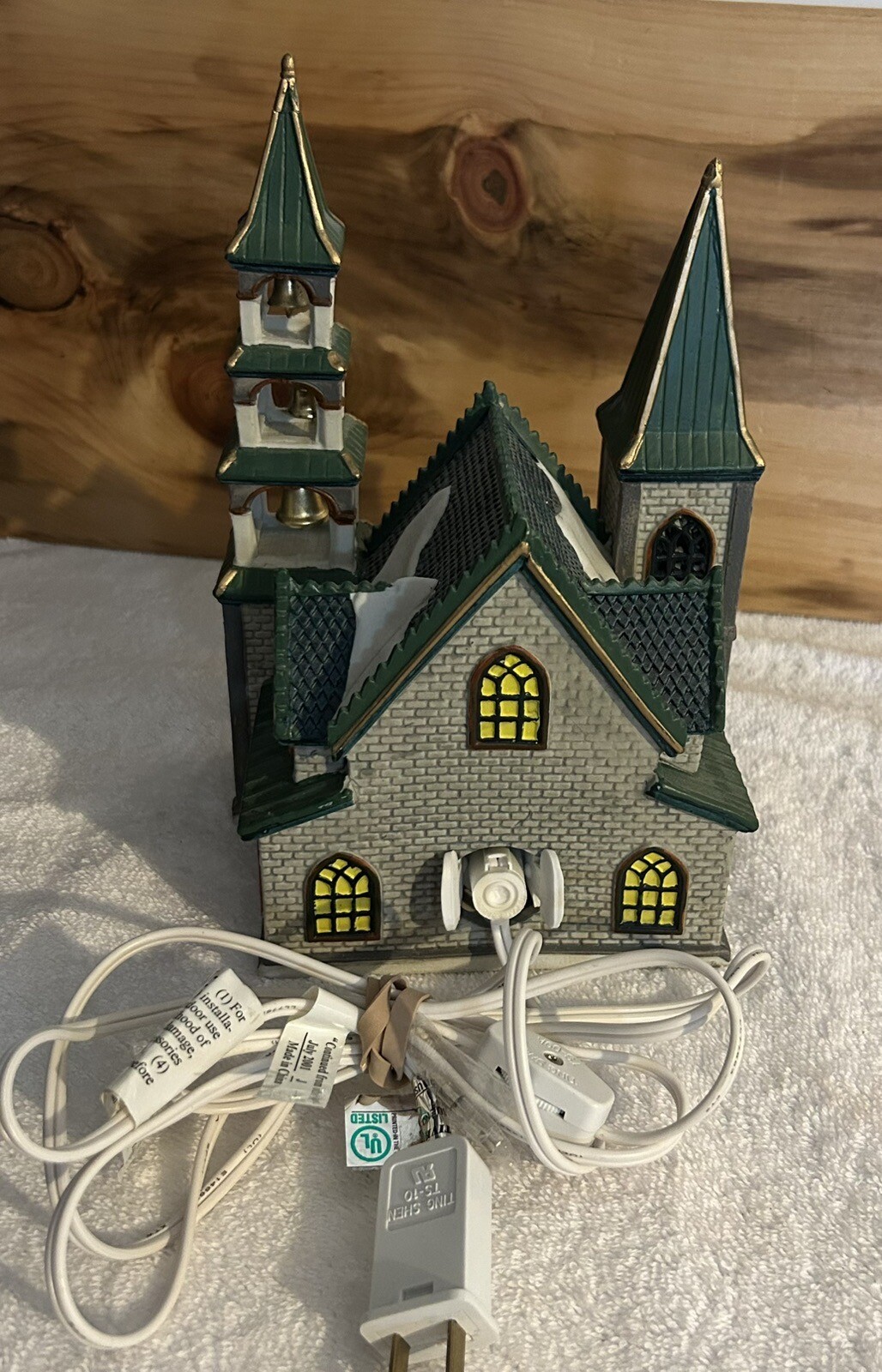 VTG 1999 LEMAX CADDINGTON VILLAGE PORCELAIN LIGHTED HOUSE ST. LUCY’S