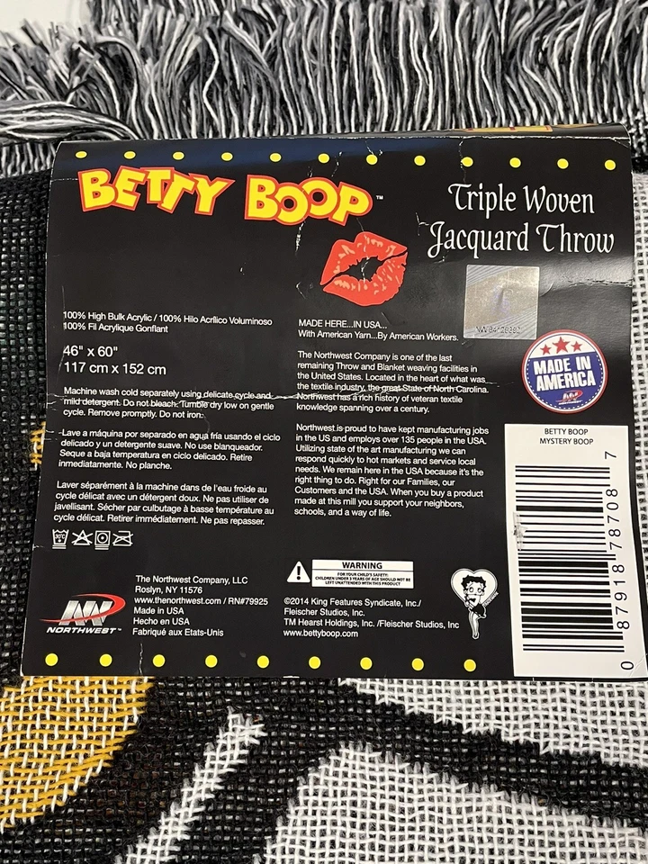 Betty Boop Woven Throw Blanket 46" × 60"  Love & Kisses Betty Blowing Kiss  NEW - Image 4 of 4