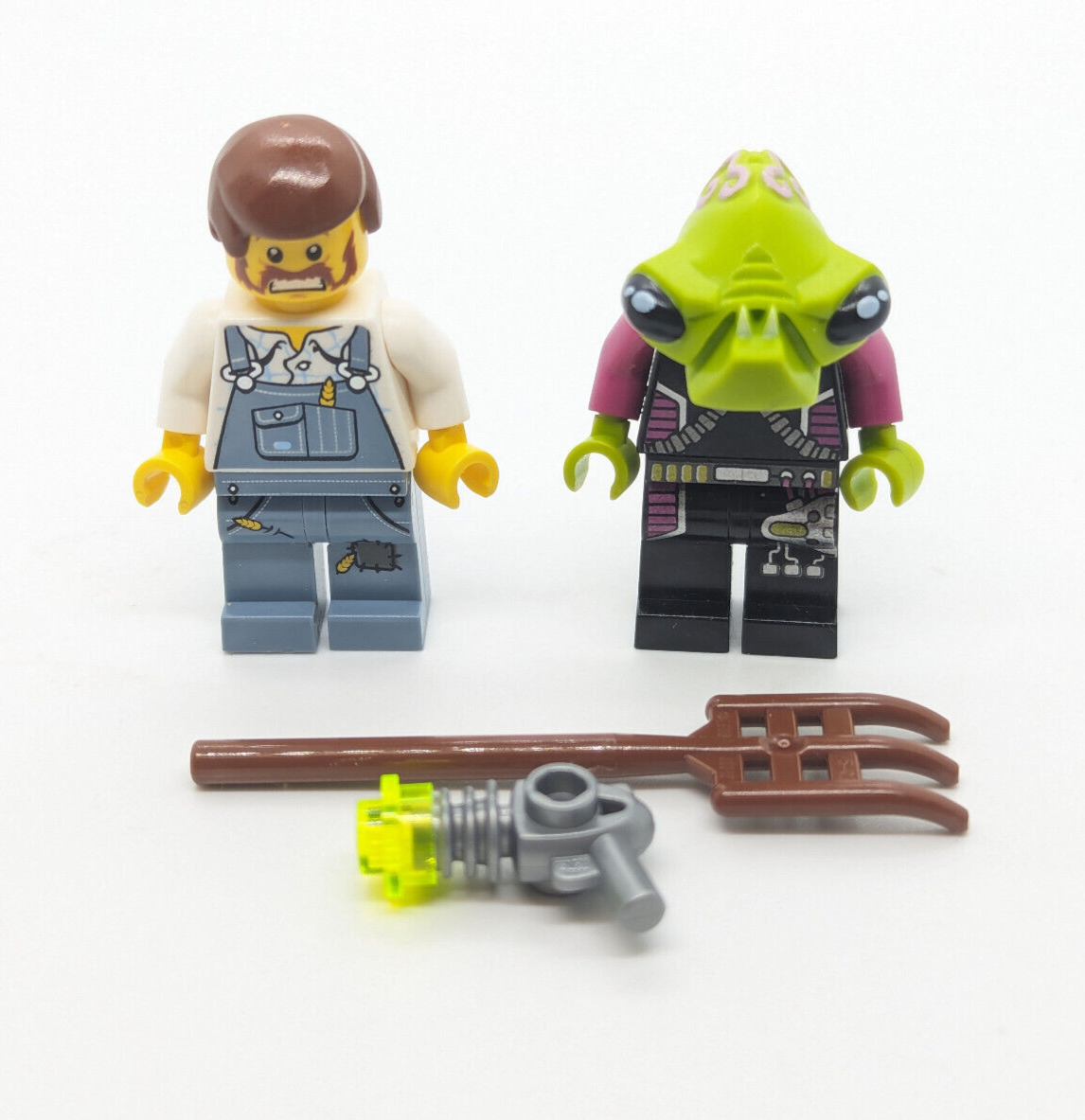 LEGO Alien Conquest Minifigures Farmer (ac007)& Pilot (ac002) 7052
