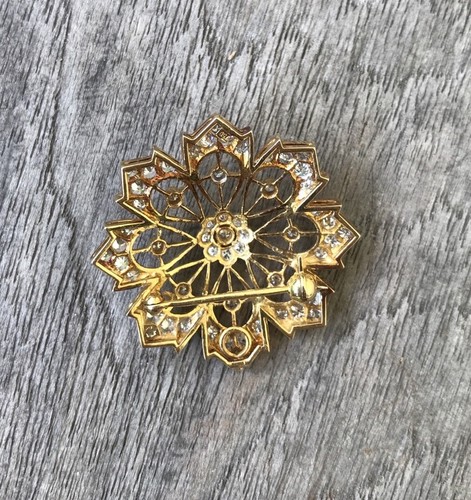 Vintage Authentic Diamonds 1.1 ct Yellow Gold Flower Brooch Pin - Picture 5 of 8