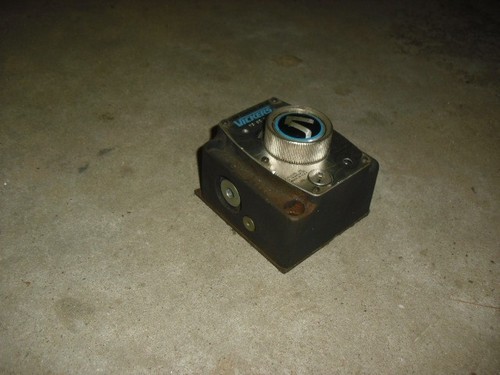 VICKERS FG-02-1500-50 FLOW CONTROL VALVE 420498 A99S - Picture 2 of 4