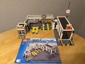 LEGO CITY: Garage (7642)  100% Complete w/Instructions | No Box