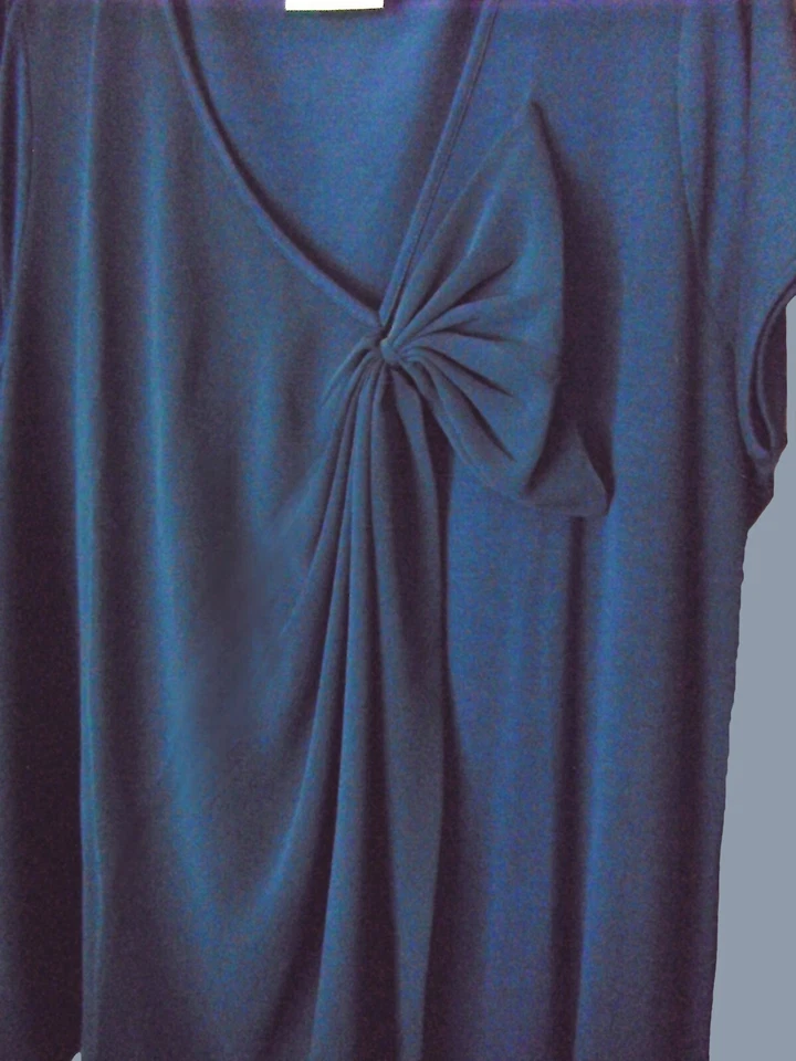 BLUSA EDITION BY ERIN FETHERSTON CON LAZO DRAPEADO, BUSTO APROXIMADAMENTE 44", TALLA 1X, NUEVA SIN ETIQUETAS Foto 2 de 2