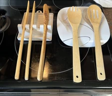 Kitchen Utensil spoon cooking Holder rest (Green or White)