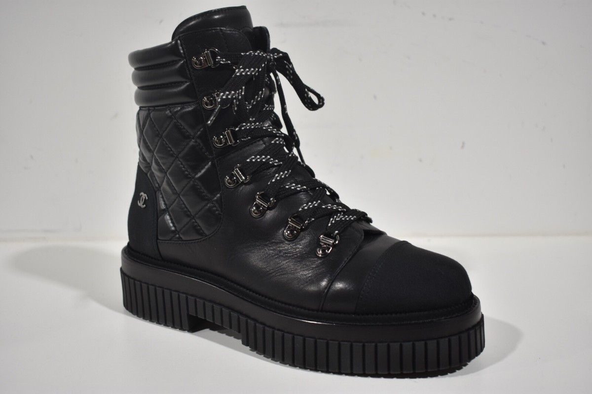 【新品・未使用】ＣＨＡＮＥＬ 　Ａｎｋｌｅ　Ｂｏｏｔｓ Chanel CC Combat Boots Black Shiny Aged Calfskin Gold