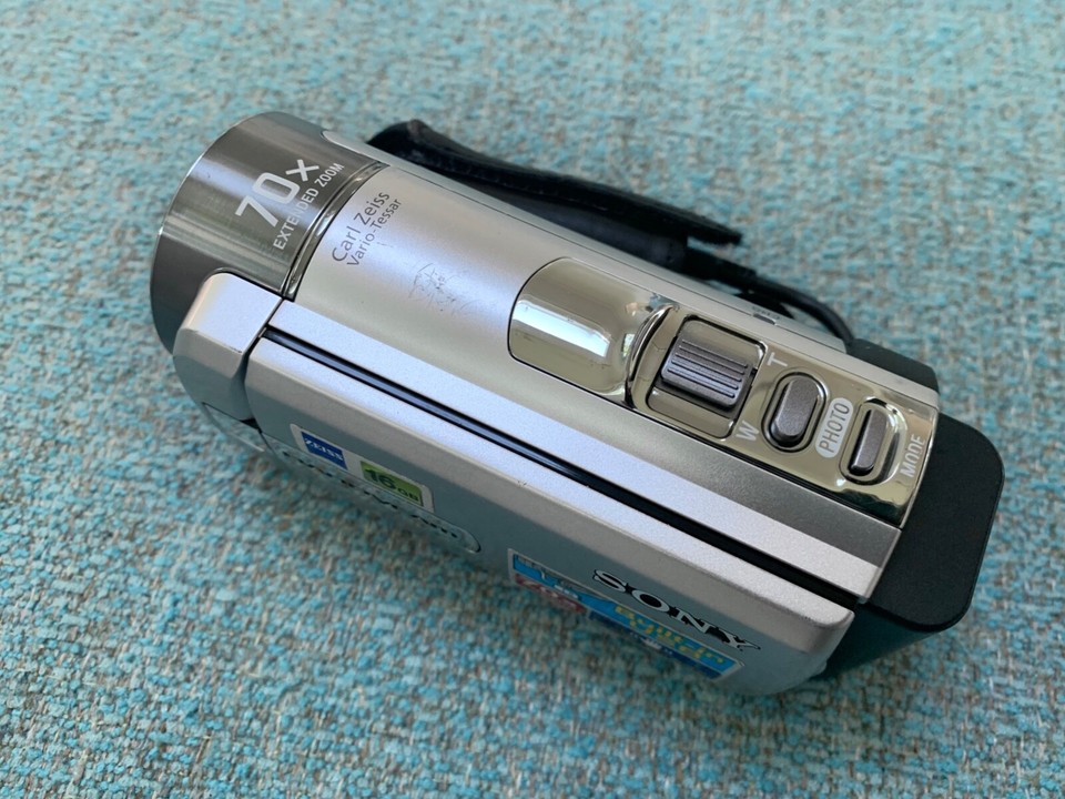 SILVER Sony Handycam DCRSX85 16GB Digital Camcorder + 32GB memory card