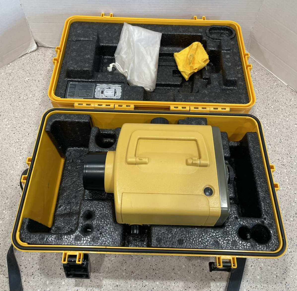 Topcon DL-101C Electronic Digital Level with Battery Pack DB-31 and Case