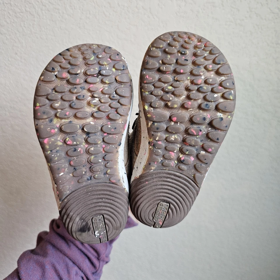 Merrell Bare Steps Jr. Bota US 7 Niño Pequeño En Gamuza Castaño, Cierre de Gancho y Lazo Foto 2 de 4