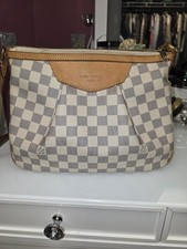 Louis Vuitton Siracusa Shoulder Bag PM White ...