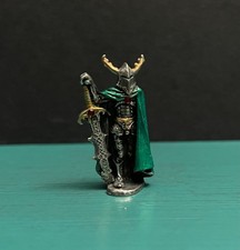 Pewter Chaos Warrior Hero Two Hand Great Sword Mini Figurine LOTR GOT RPG AD&D