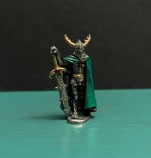 Pewter Chaos Warrior Hero Two Hand Great Sword Mini Figurine LOTR GOT RPG AD&D