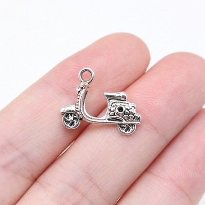 15/40PCS Antique Silver Tone 3D Scooter Motorcycle Charm Pendent GGS401